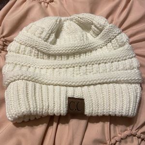 Cc pony tail beanie